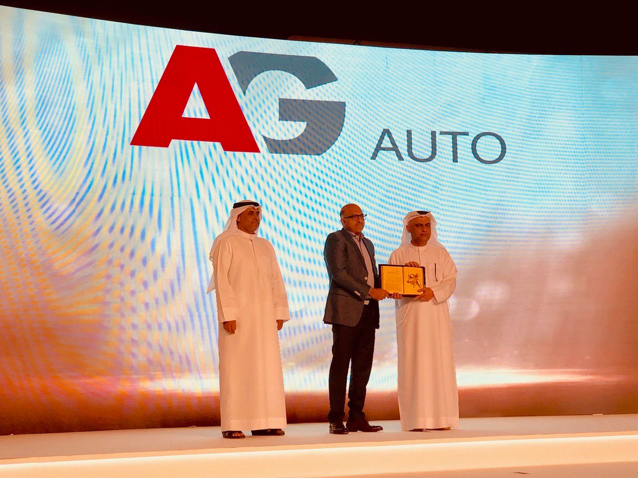MR. MOHAMED PMA, HEAD DEALERSHIPS RECEIVING AWARD FROM EMIRATES TRANSPORT